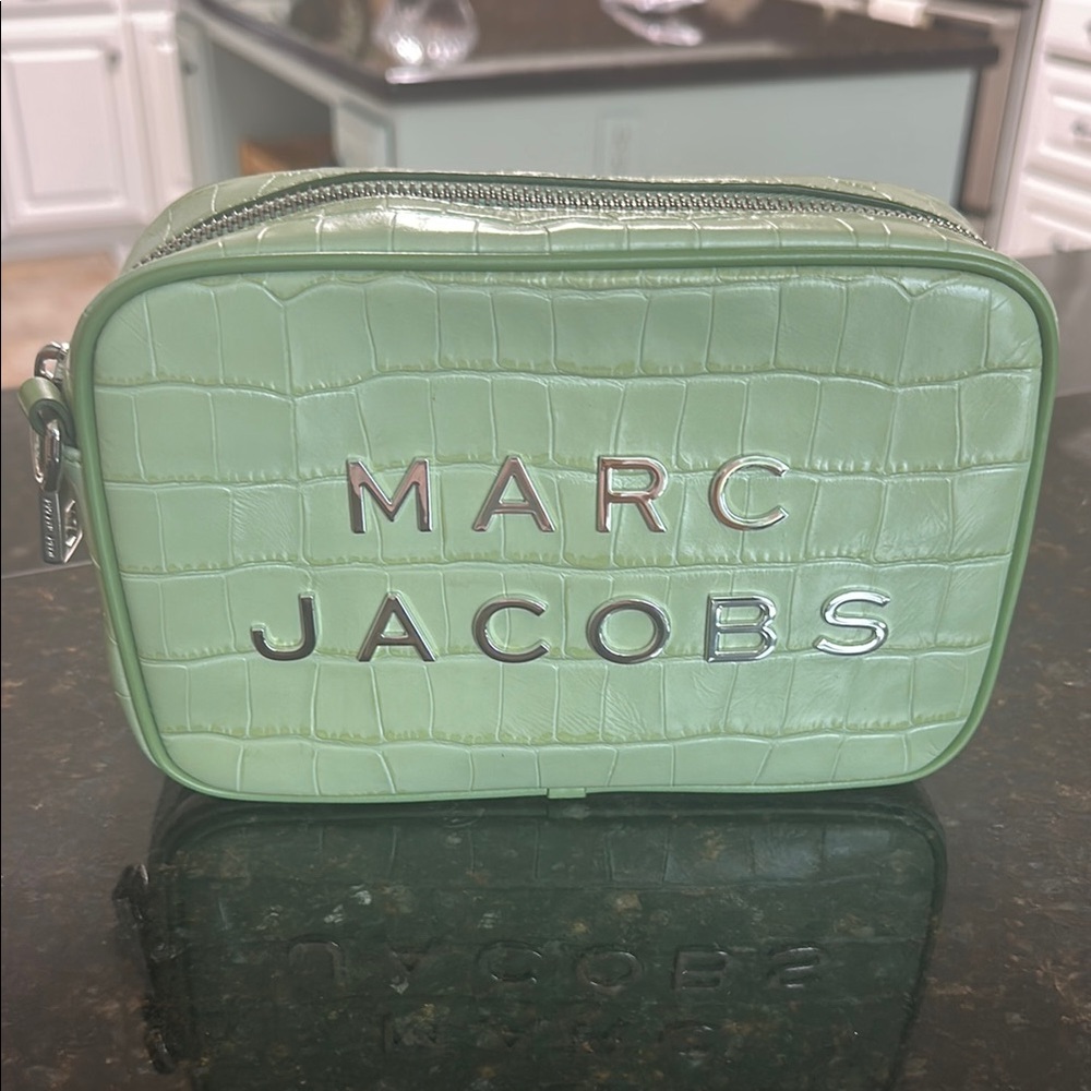 Marc Jacobs Green Crossbody Bag with Classic Design